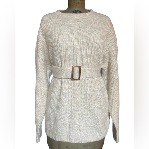 Aritzia Babaton - extremely soft Wool Sweater with Matching Belt - like new - Picture 5 of 12